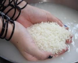 Cum se prepară orez pentru sushi (rulouri)?